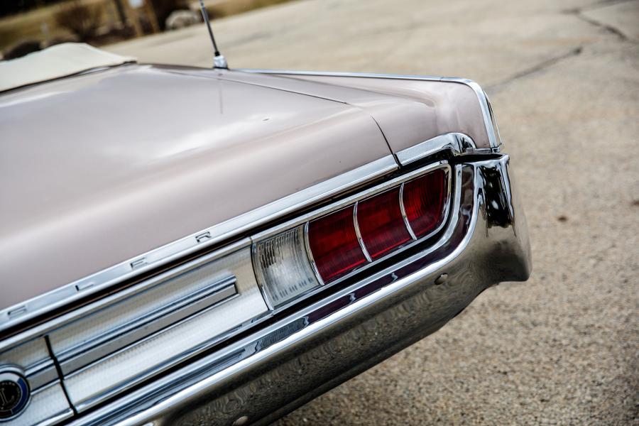 Детали экстерьера Chrysler 300L Convertible (AC2-P C45) 1965 года  (фото 11 из 30)